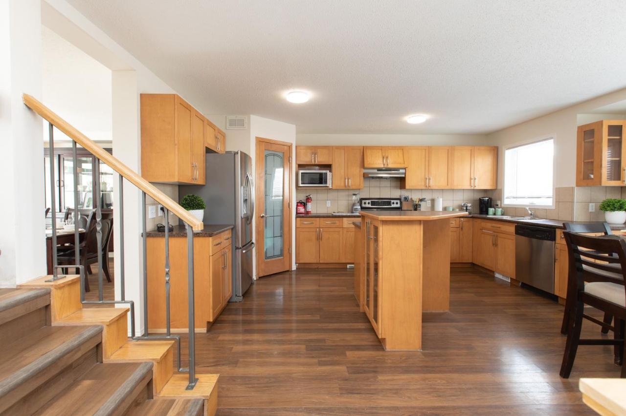 Elegant 6 Bedroom House Near U Of Manitoba Виннипег Экстерьер фото