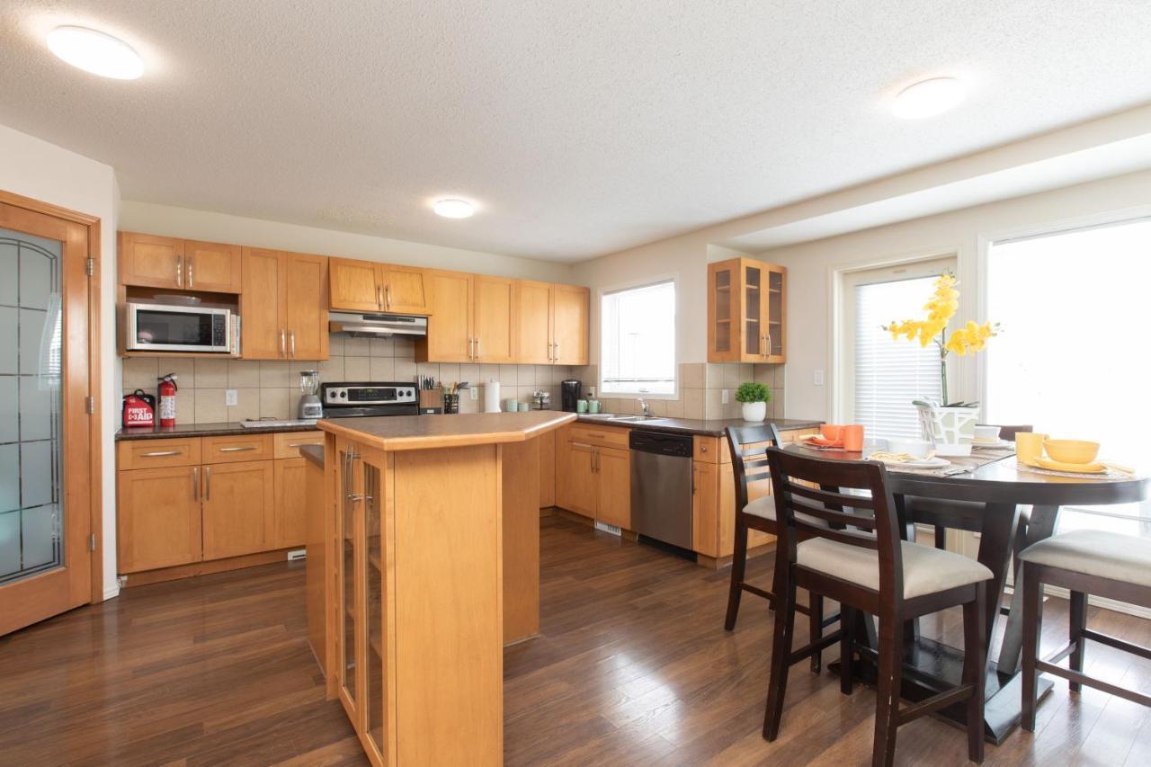 Elegant 6 Bedroom House Near U Of Manitoba Виннипег Экстерьер фото