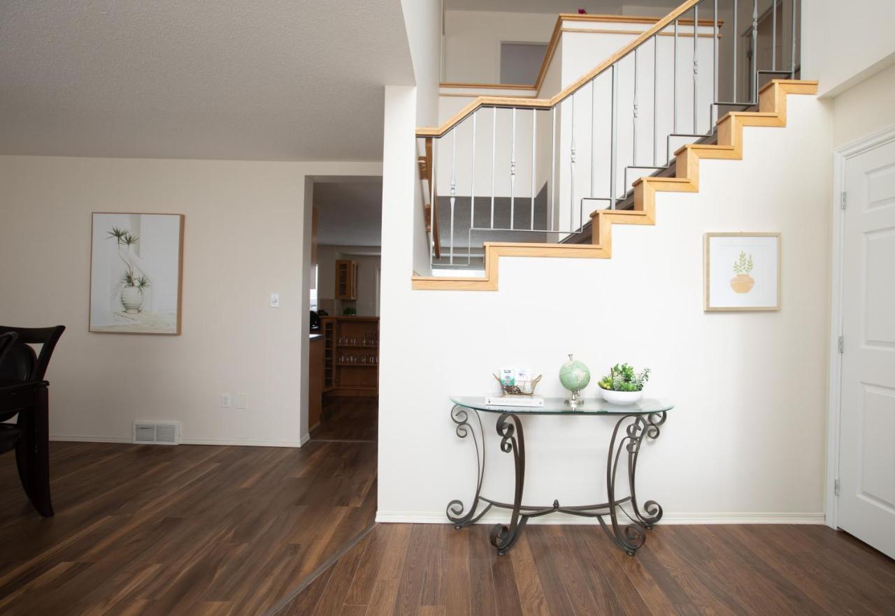 Elegant 6 Bedroom House Near U Of Manitoba Виннипег Экстерьер фото