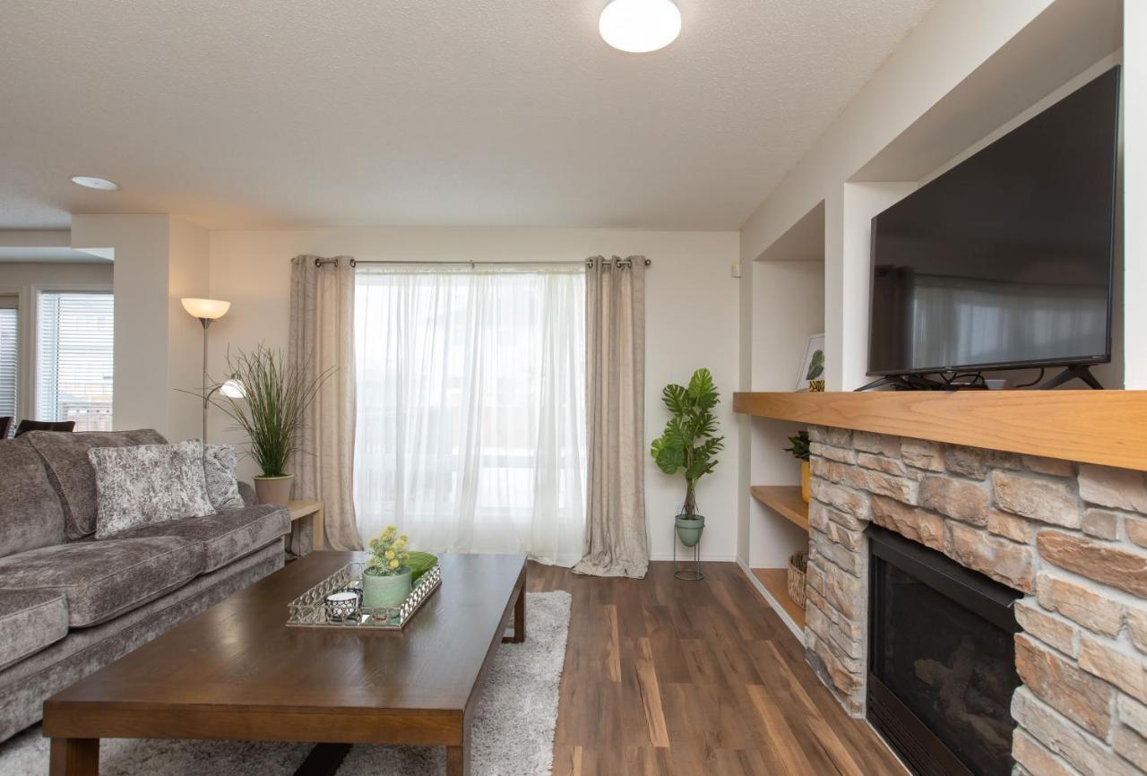 Elegant 6 Bedroom House Near U Of Manitoba Виннипег Экстерьер фото
